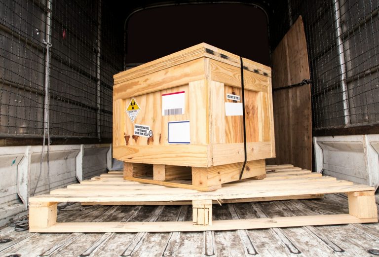 Read more about the article Wybór skrzyń transportowych – jakie materiały zapewnią najlepszą ochronę?