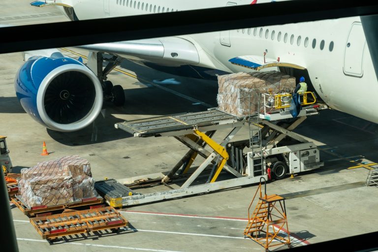 Read more about the article Błędy w pakowaniu do transportu lotniczego, które mogą zatrzymać przesyłkę na lotnisku
